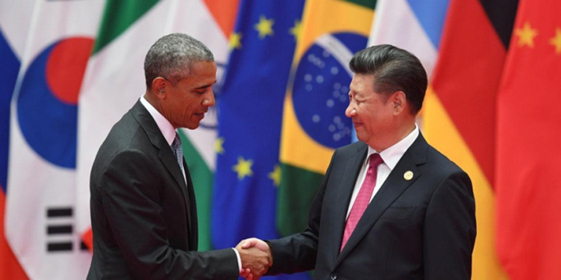 China's President Xi Jinping (R) shakes hands with US President Barack Obama Greg BAKER / AFP