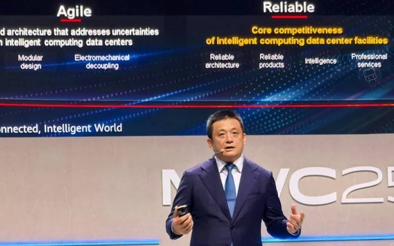 He Bo, President of Huawei Data Center Facility & Critical Power Product Line He Bo, President of Huawei Data Center Facility & Critical Power Product Line